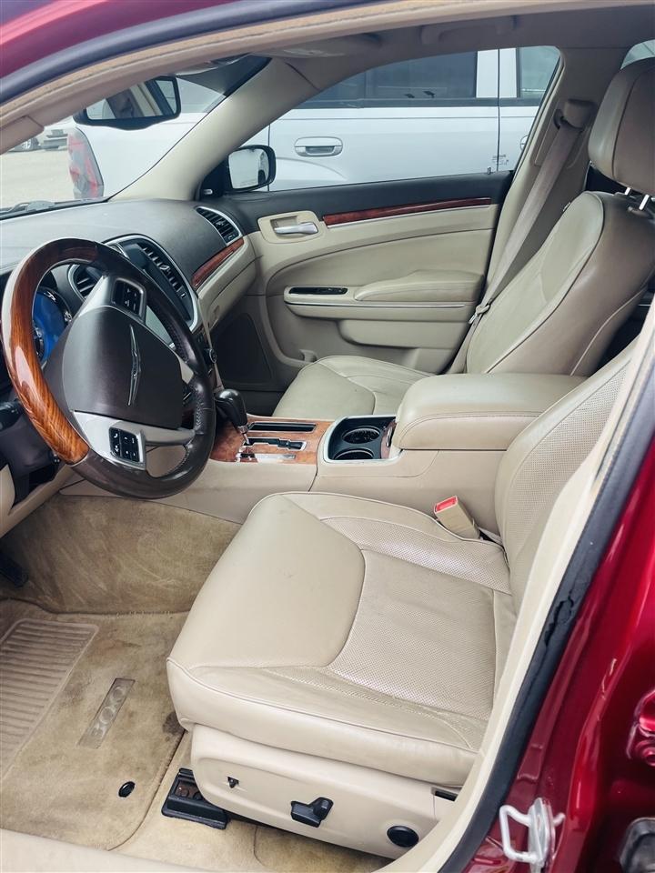 Chrysler 300 4dr Sdn Limited RWD 2011