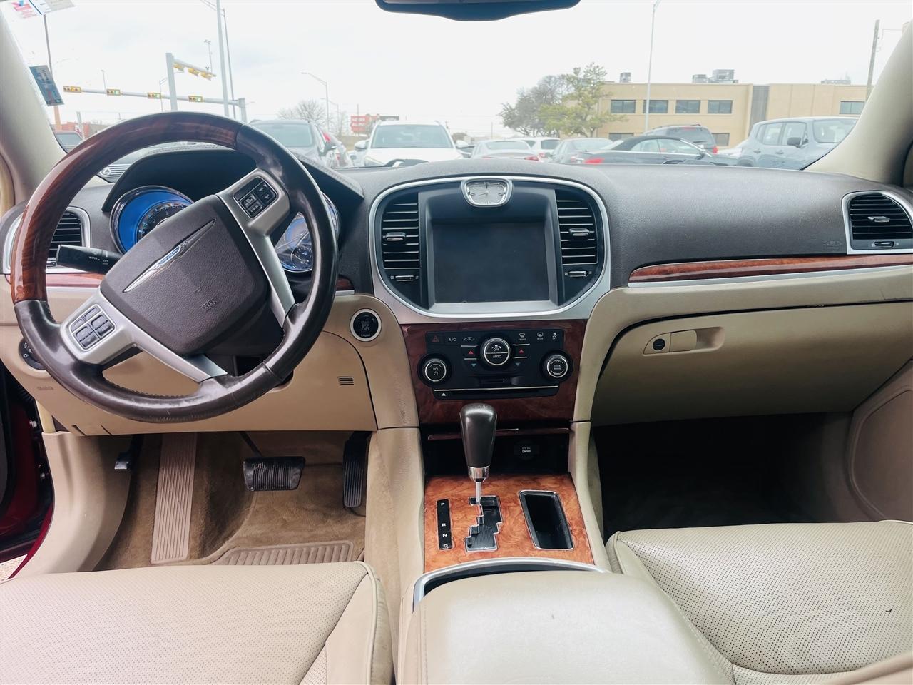 Chrysler 300 4dr Sdn Limited RWD 2011