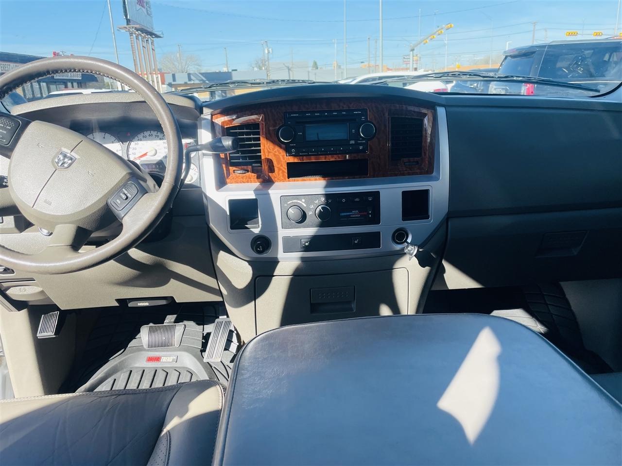 Dodge Ram 1500 4dr Quad Cab 140.5 Laramie 2006