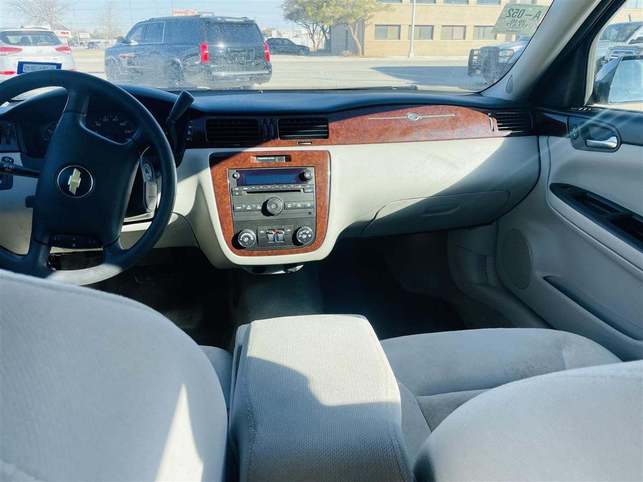 Chevrolet Impala 4dr Sdn LS 2010