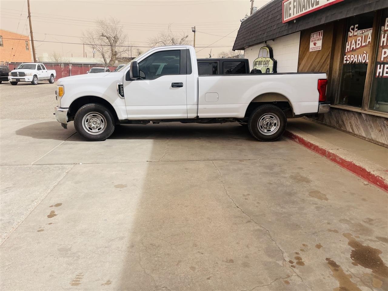 Ford Super Duty F-250 SRW XLT 2WD Reg Cab 8' Box 2017