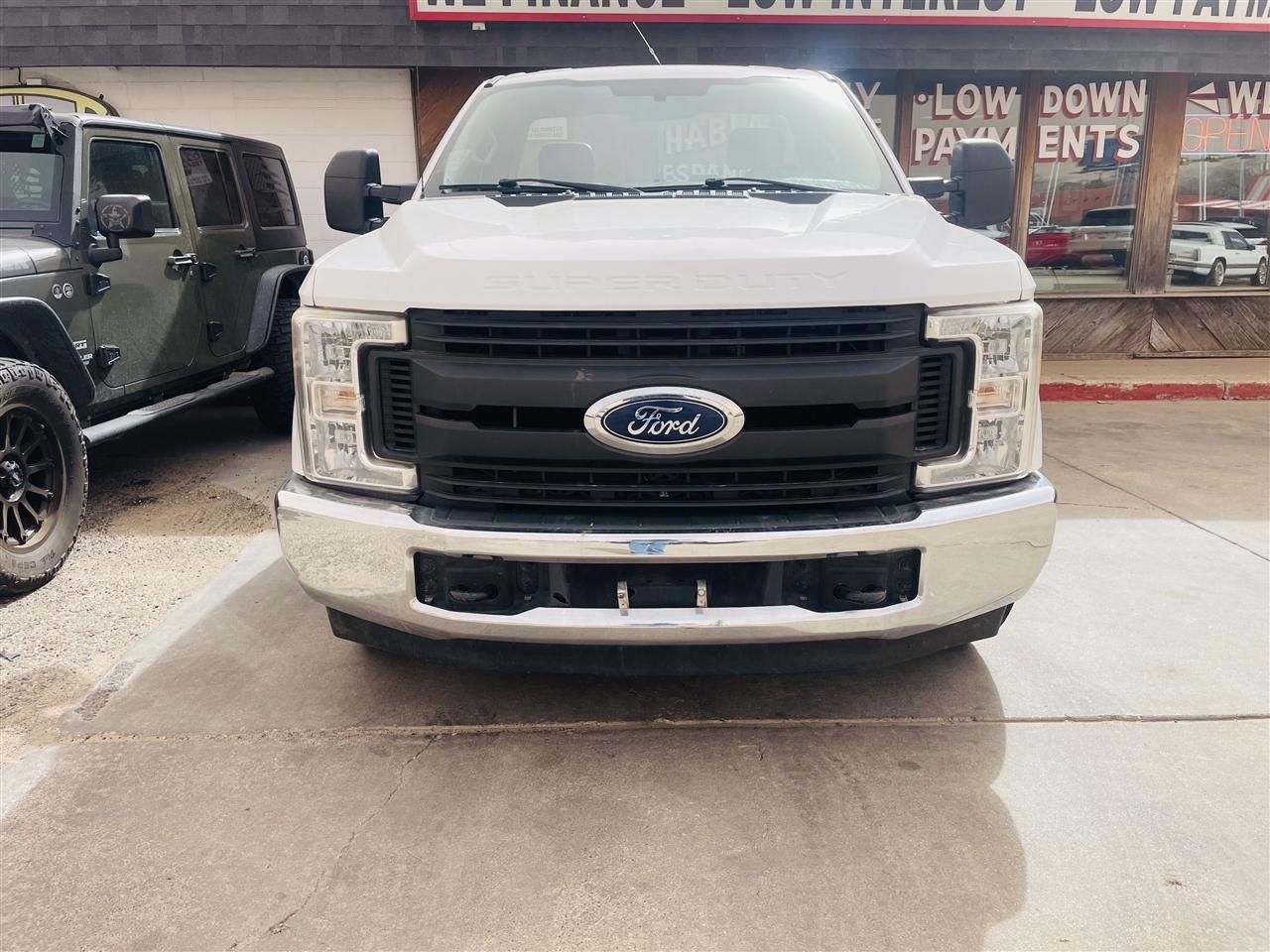 Ford Super Duty F-250 SRW XLT 2WD Reg Cab 8' Box 2017
