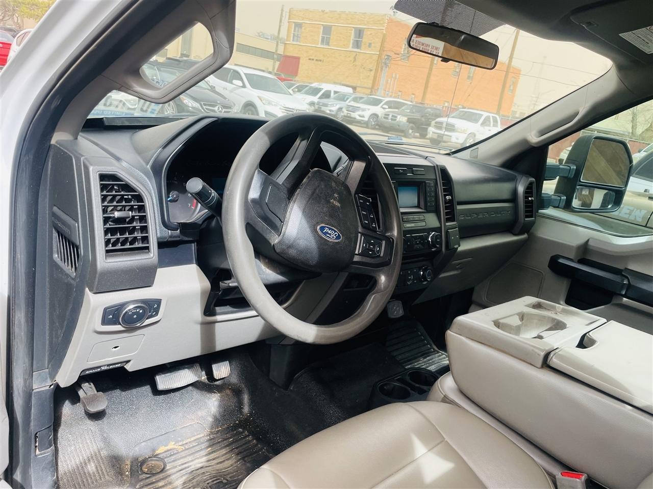 Ford Super Duty F-250 SRW XLT 2WD Reg Cab 8' Box 2017