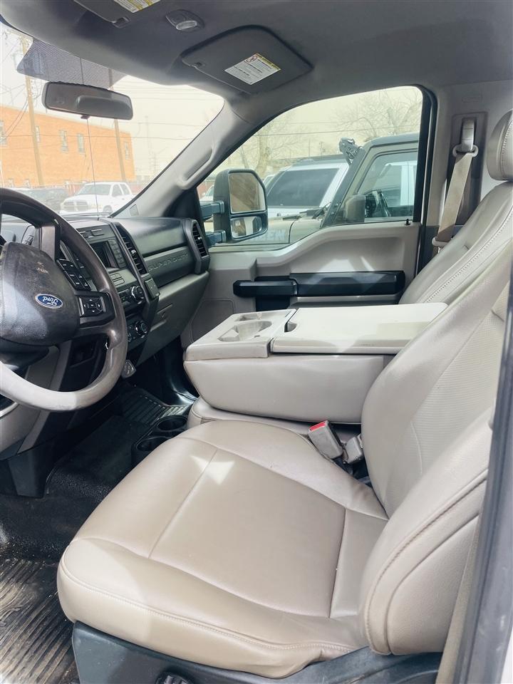 Ford Super Duty F-250 SRW XLT 2WD Reg Cab 8' Box 2017