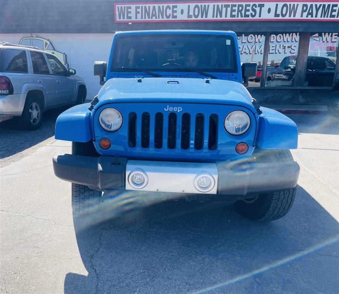 Jeep Wrangler Unlimited 4WD 4dr Sahara 2011