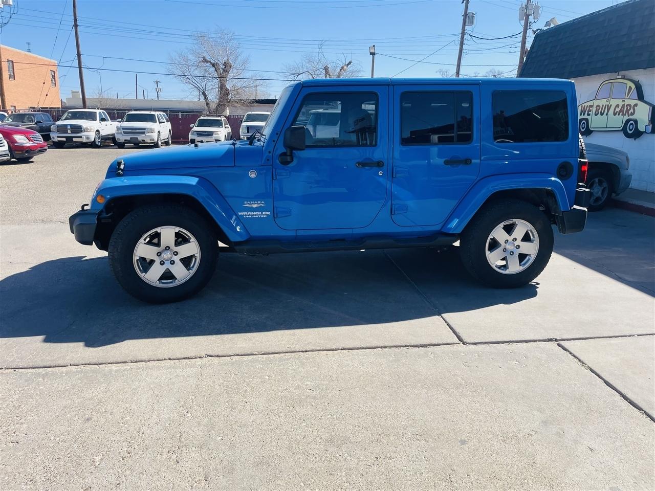 Jeep Wrangler Unlimited 4WD 4dr Sahara 2011