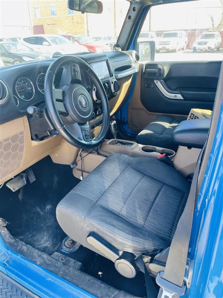 Jeep Wrangler Unlimited 4WD 4dr Sahara 2011