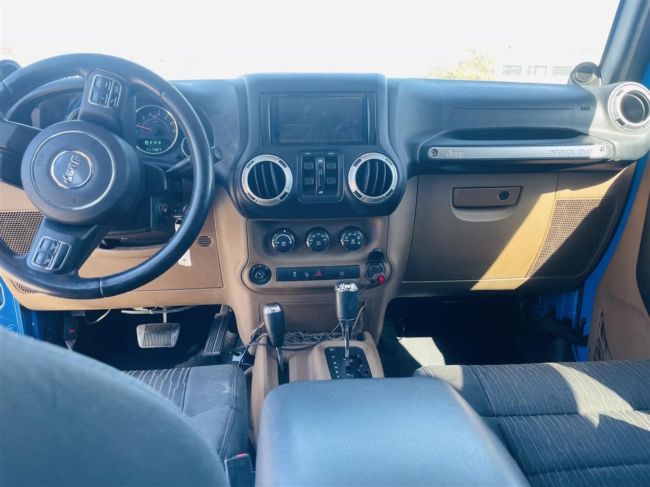 Jeep Wrangler Unlimited 4WD 4dr Sahara 2011
