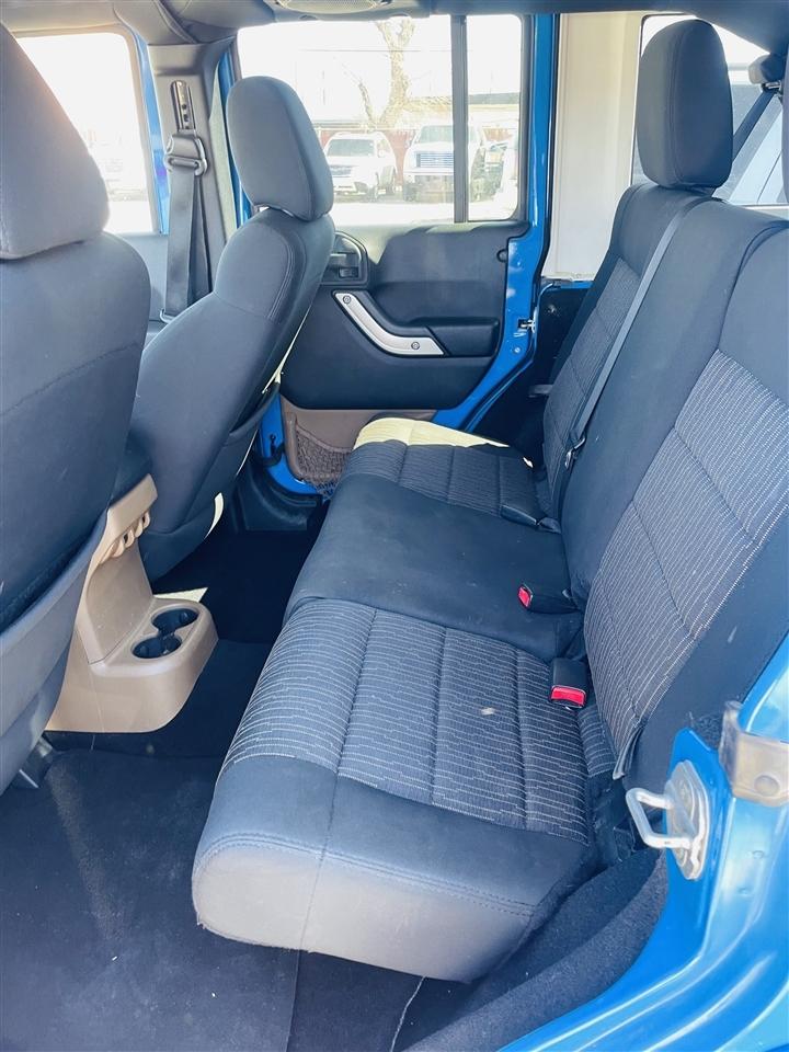 Jeep Wrangler Unlimited 4WD 4dr Sahara 2011