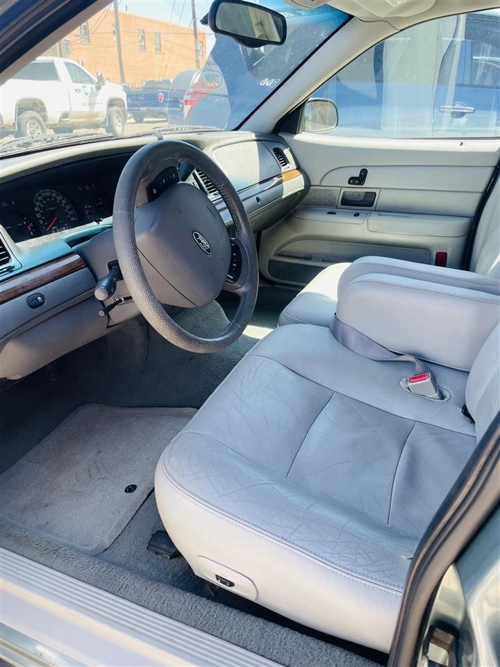 Ford Crown Victoria 4dr Sdn LX 2005