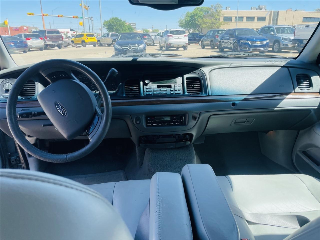 Ford Crown Victoria 4dr Sdn LX 2005