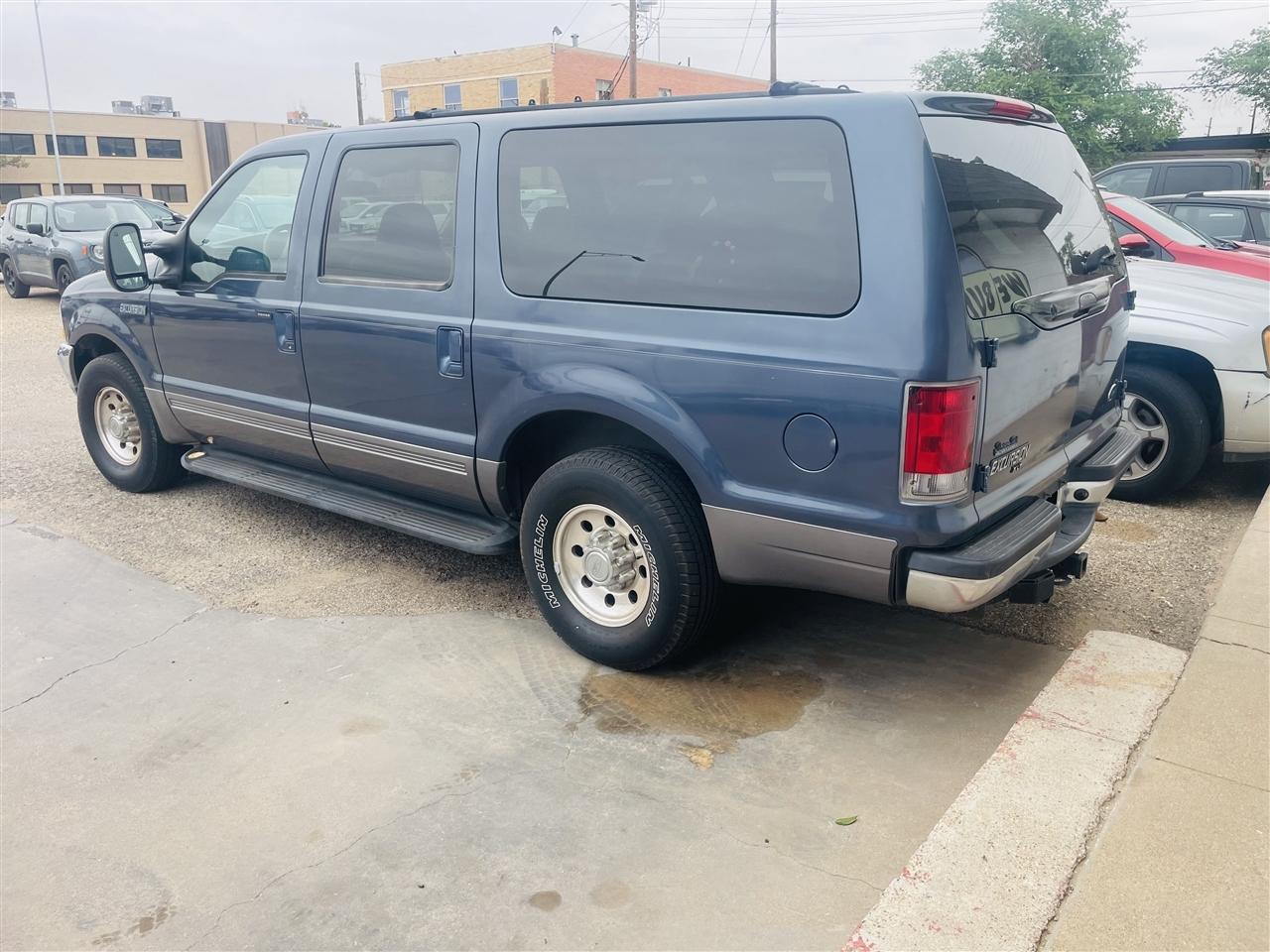Ford Excursion 137" WB 5.4L XLT 2002