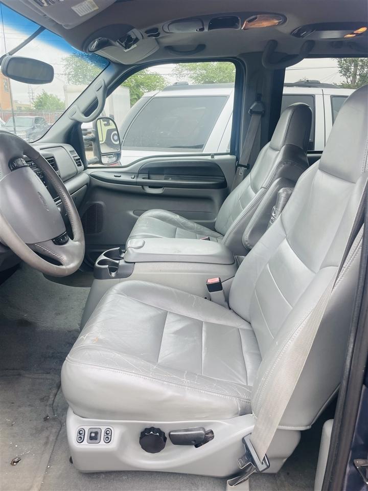 Ford Excursion 137" WB 5.4L XLT 2002