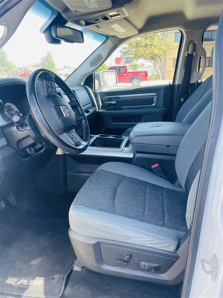 RAM 1500 4WD Crew Cab 140.5" Big Horn 2014