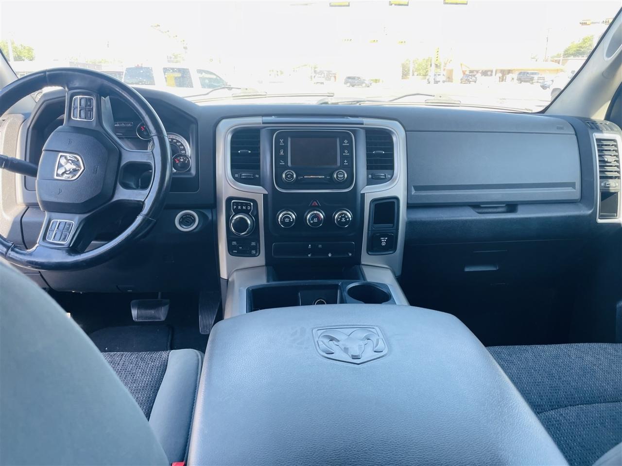 RAM 1500 4WD Crew Cab 140.5" Big Horn 2014