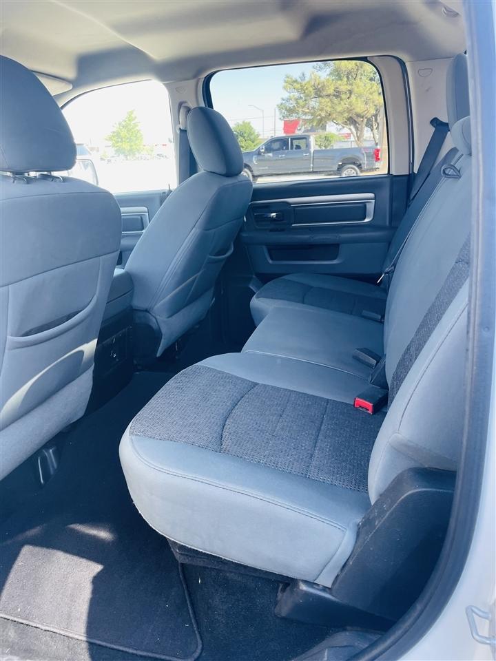 RAM 1500 4WD Crew Cab 140.5" Big Horn 2014