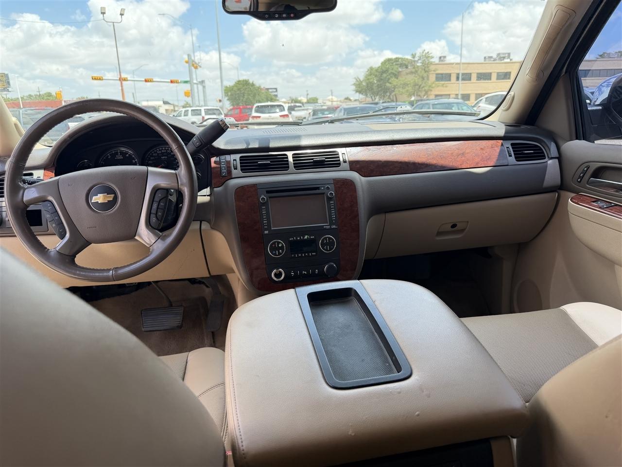 Chevrolet Suburban 2WD 4dr LTZ 2014