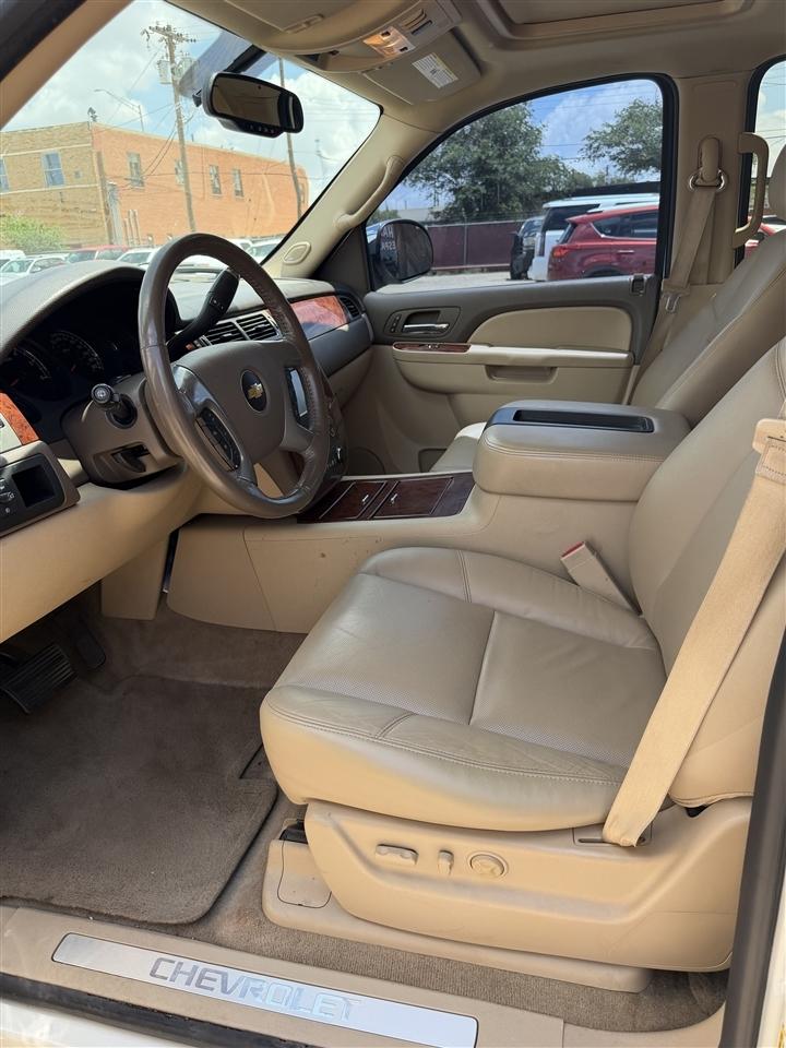 Chevrolet Suburban 2WD 4dr LTZ 2014