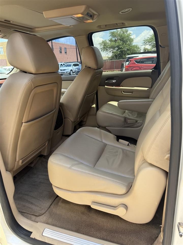 Chevrolet Suburban 2WD 4dr LTZ 2014