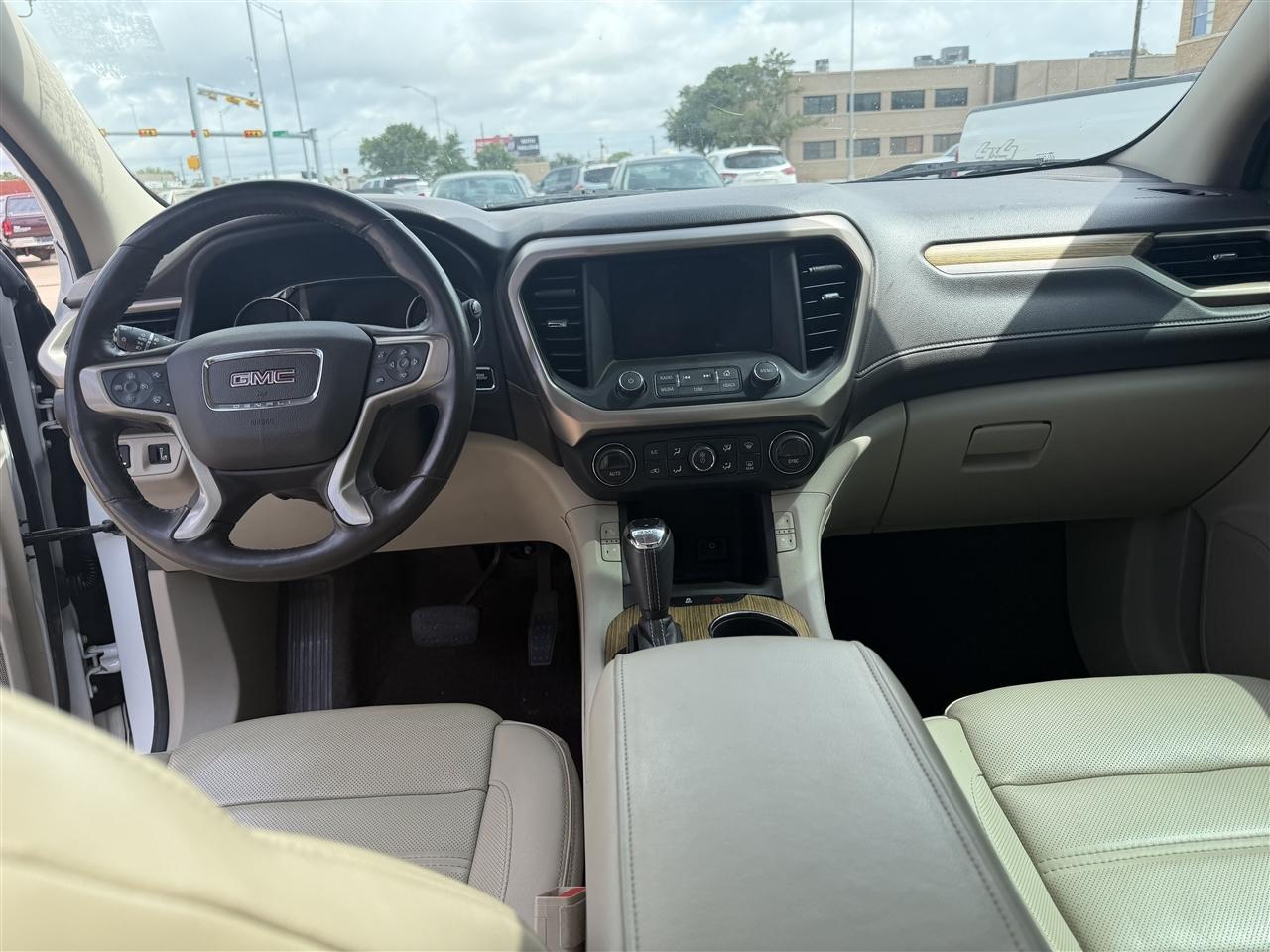 GMC Acadia FWD 4dr Denali 2017
