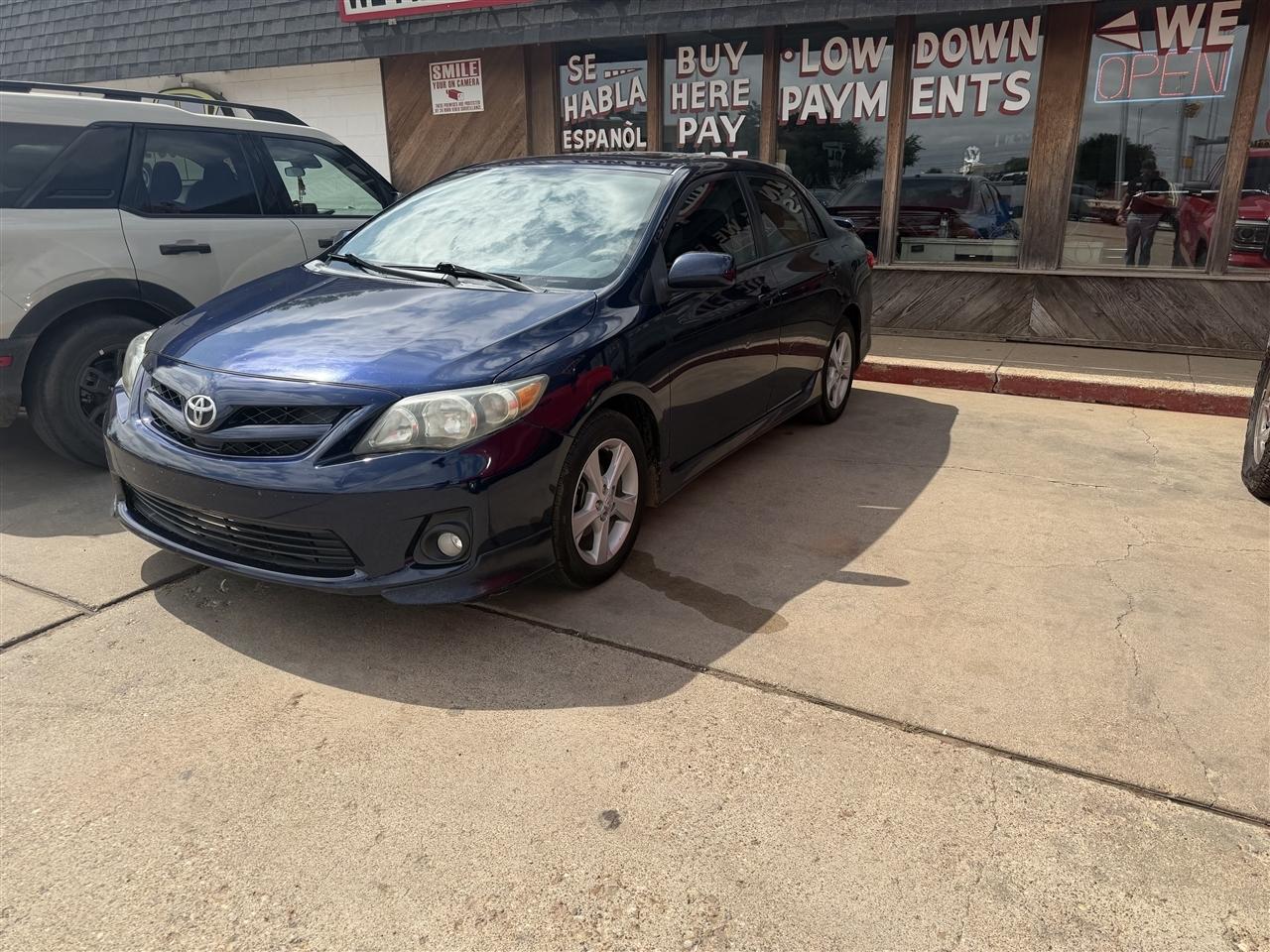 Toyota Corolla 4dr Sdn Auto LE (Natl) 2012