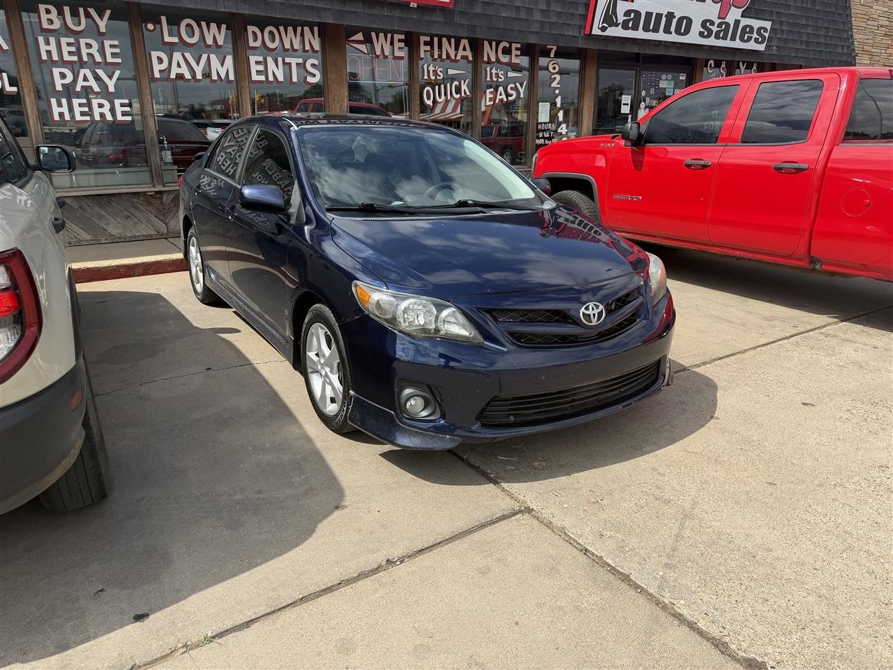 Toyota Corolla 4dr Sdn Auto LE (Natl) 2012