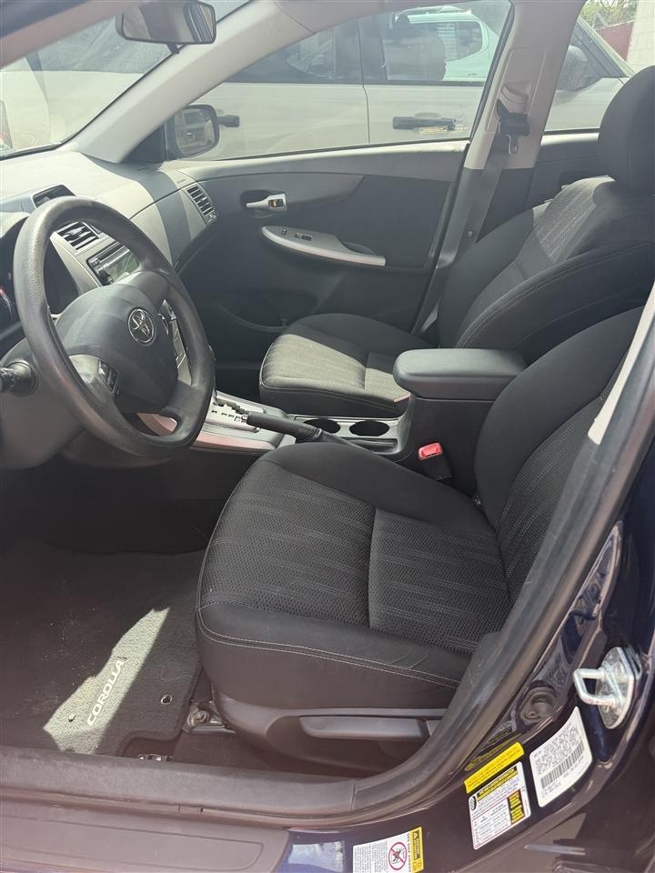 Toyota Corolla 4dr Sdn Auto LE (Natl) 2012
