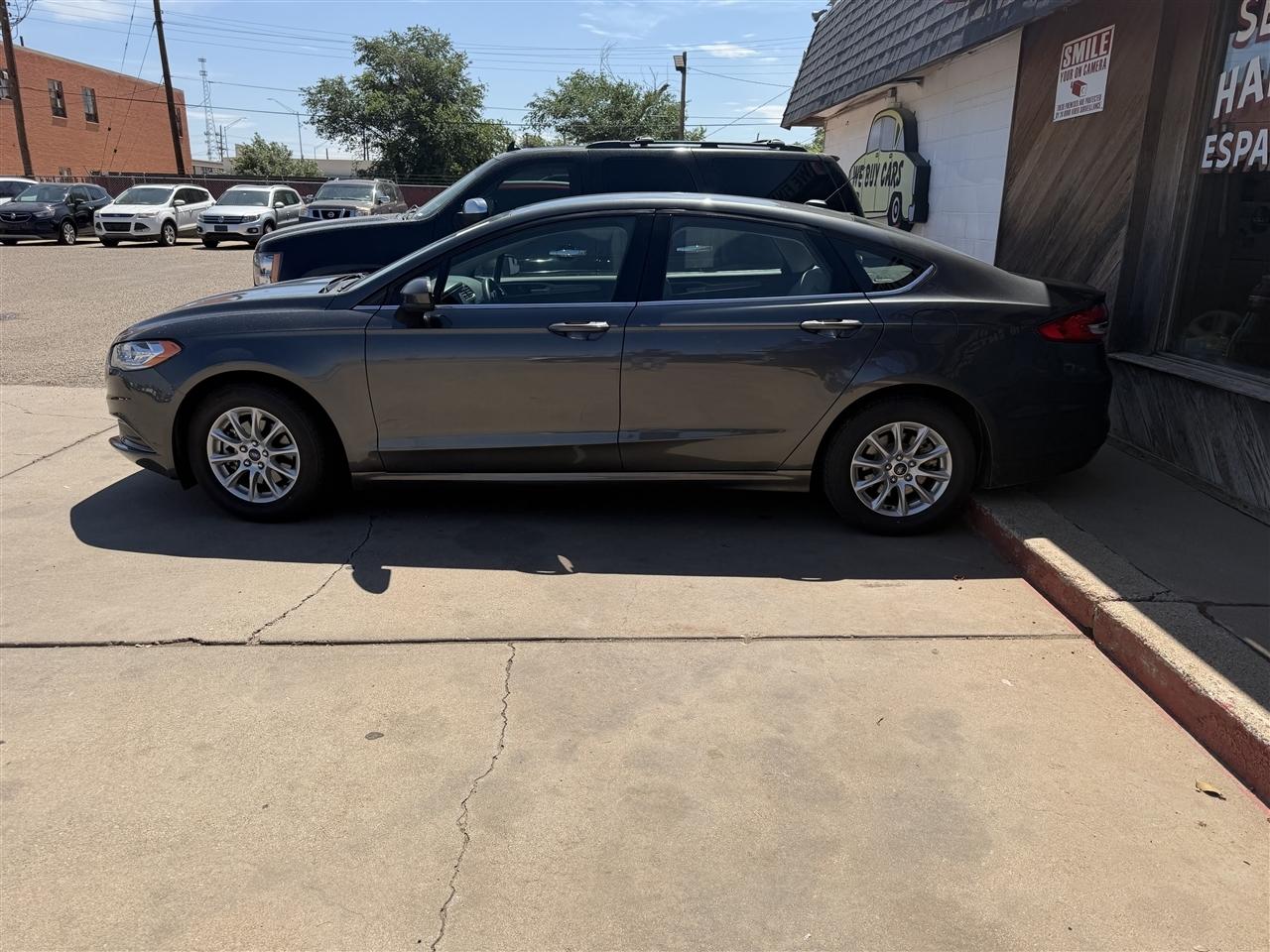 Ford Fusion S FWD 2017
