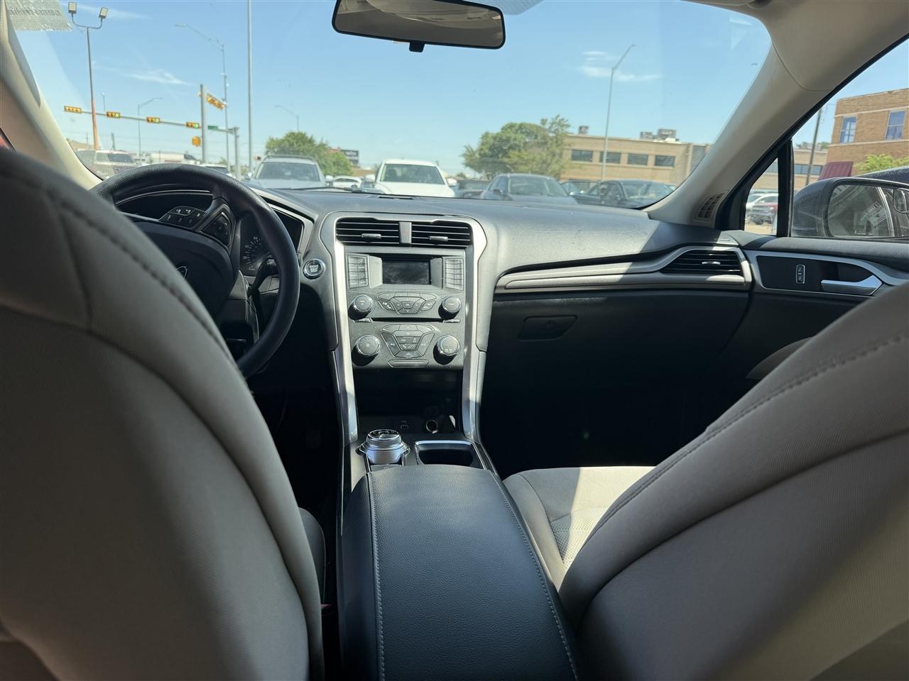 Ford Fusion S FWD 2017