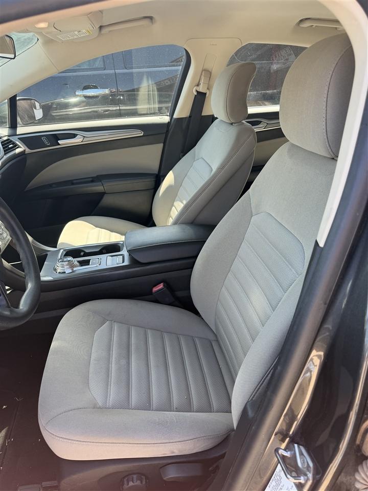 Ford Fusion S FWD 2017