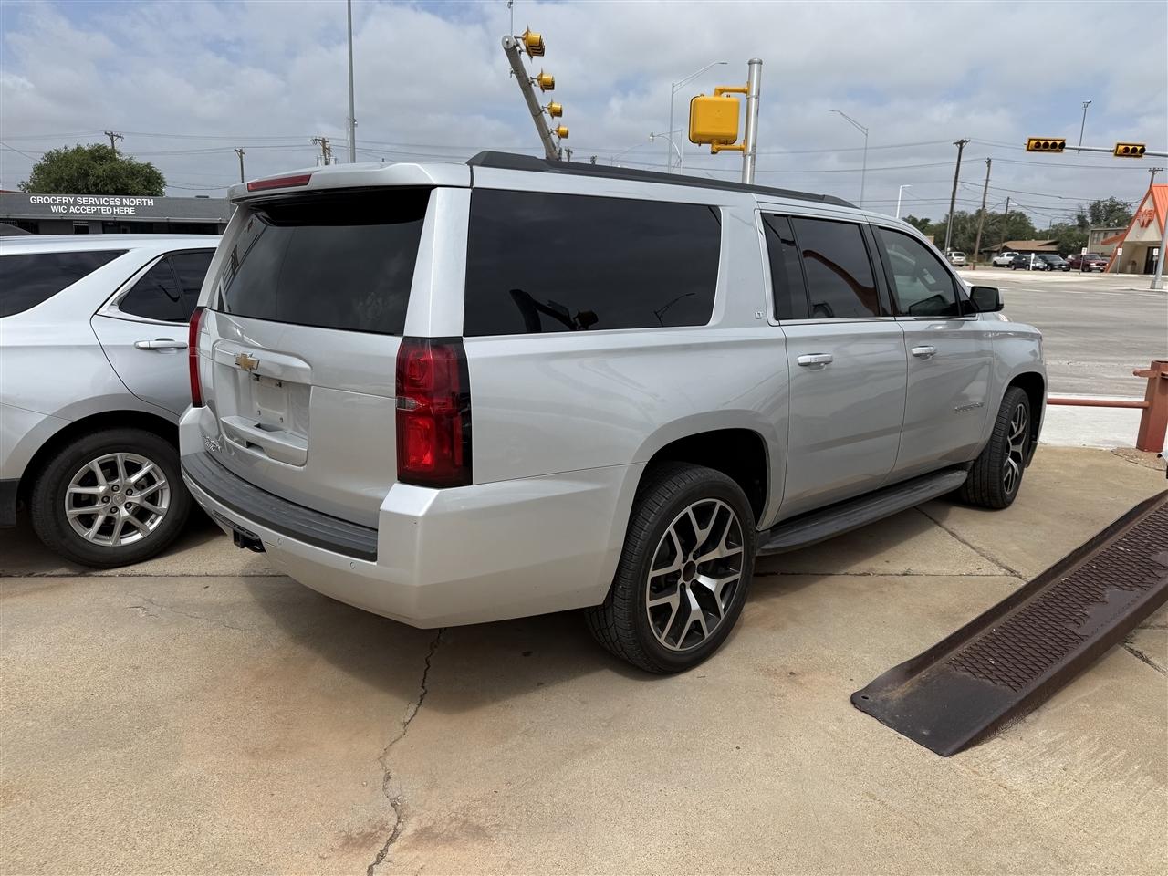 Chevrolet Suburban 2WD 4dr LT 2020