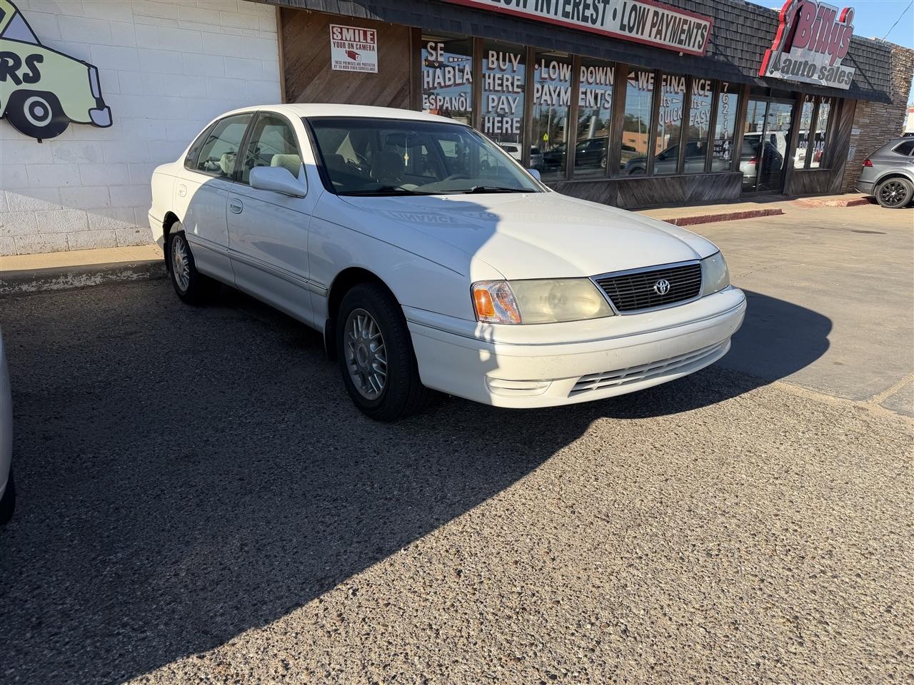 Toyota Avalon 4dr Sdn XLS w/Bench Seat 1999