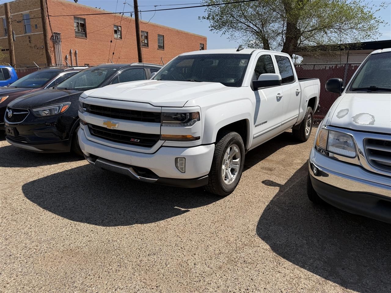 Chevrolet Silverado 1500 4WD Crew Cab 143.5" LT w/2LT 2018