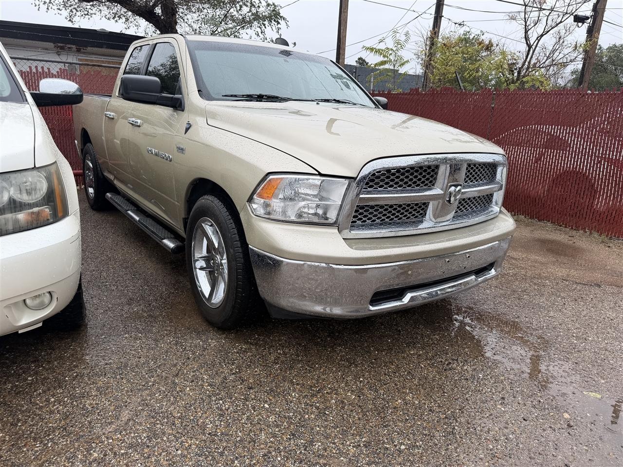 Dodge 1500 2WD Quad Cab 140.5" SLT 2011