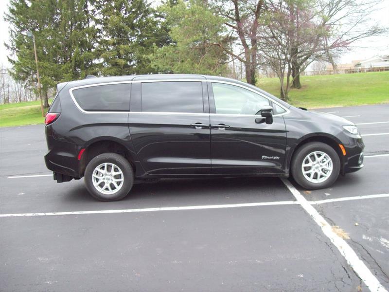 Chrysler Pacifica Touring L 2023