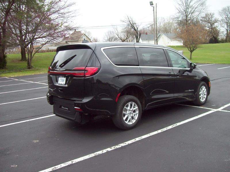 Chrysler Pacifica Touring L 2023