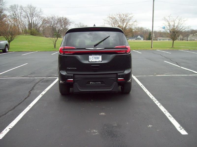 Chrysler Pacifica Touring L 2023