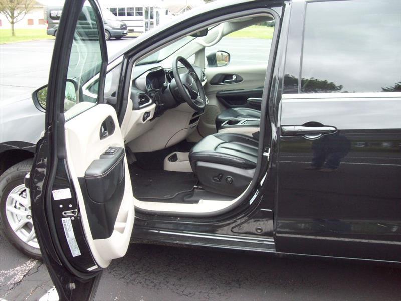 Chrysler Pacifica Touring L 2023