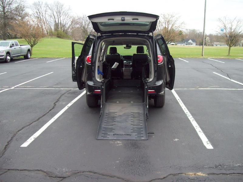 Chrysler Pacifica Touring L 2023