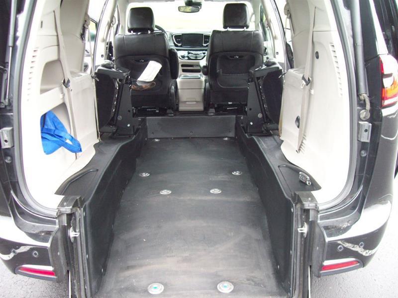 Chrysler Pacifica Touring L 2023