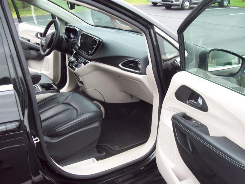 Chrysler Pacifica Touring L 2023