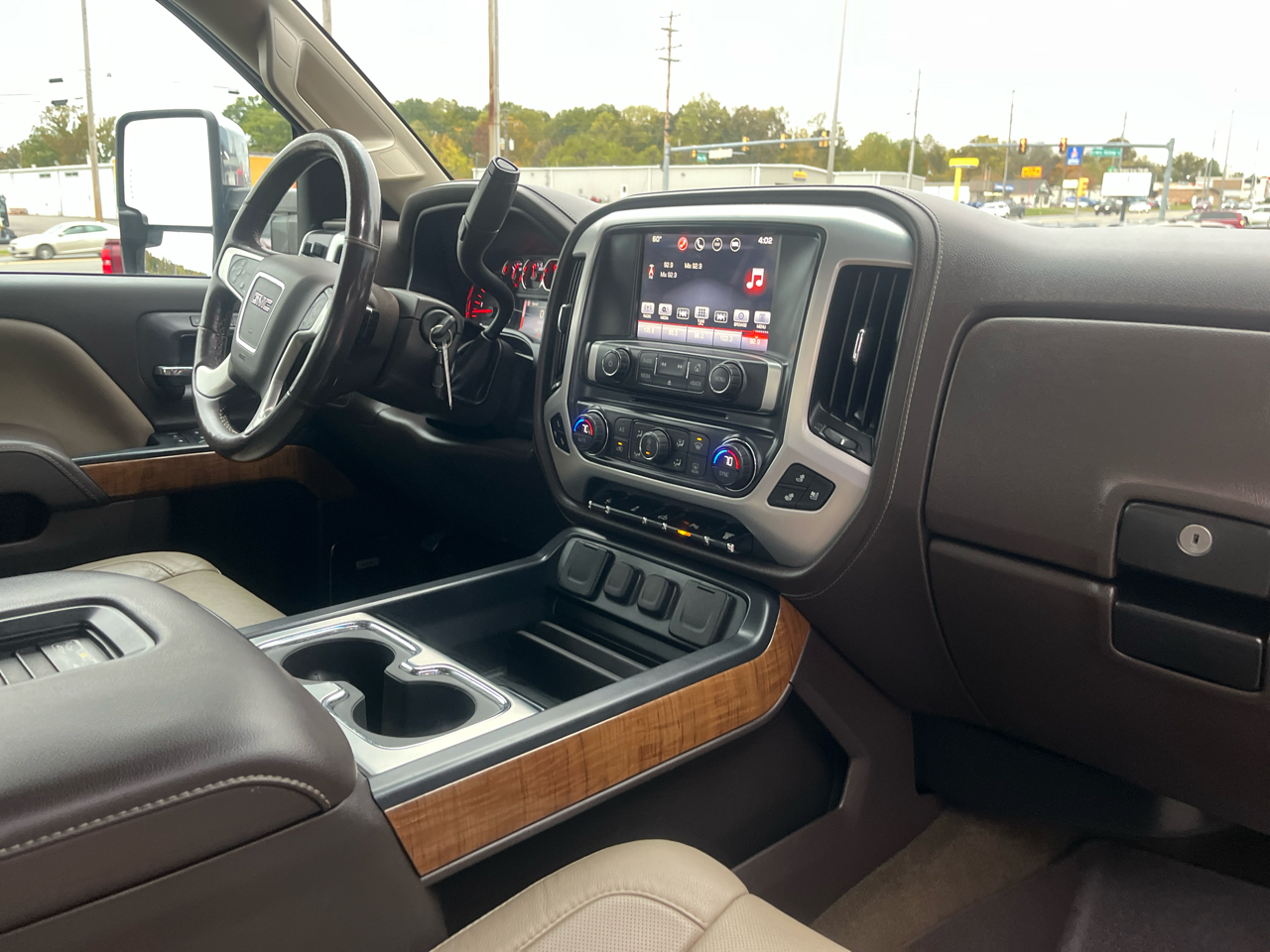 GMC Sierra 3500HD SLT Crew Cab 4WD 2016 GMC Sierra 3500HD SLT Crew Cab 4WD 2016