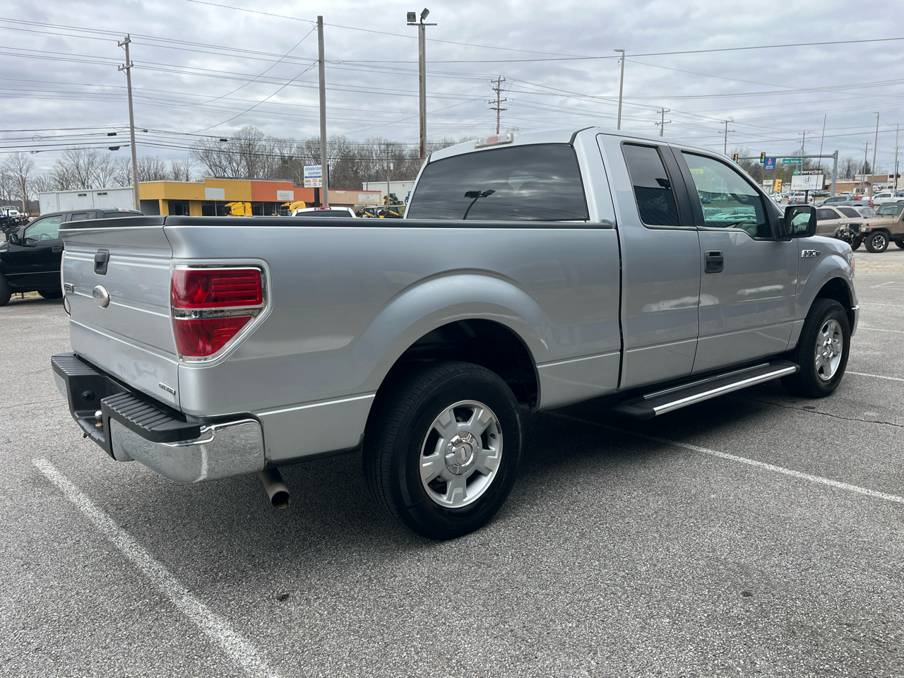 Ford F-150 2WD Supercab 133" XLT 2011