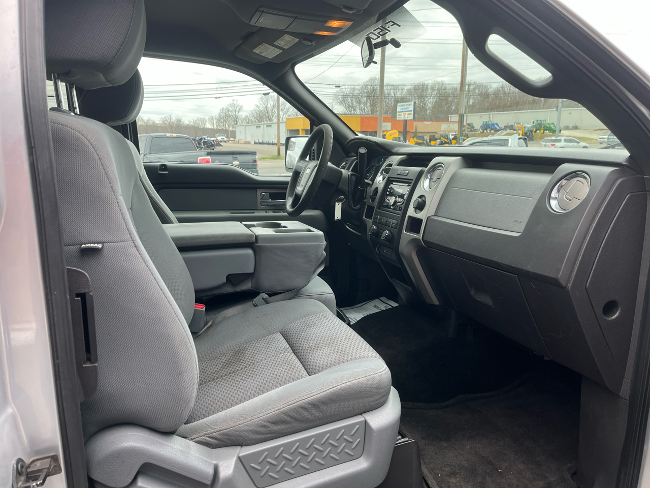 Ford F-150 2WD Supercab 133" XLT 2011