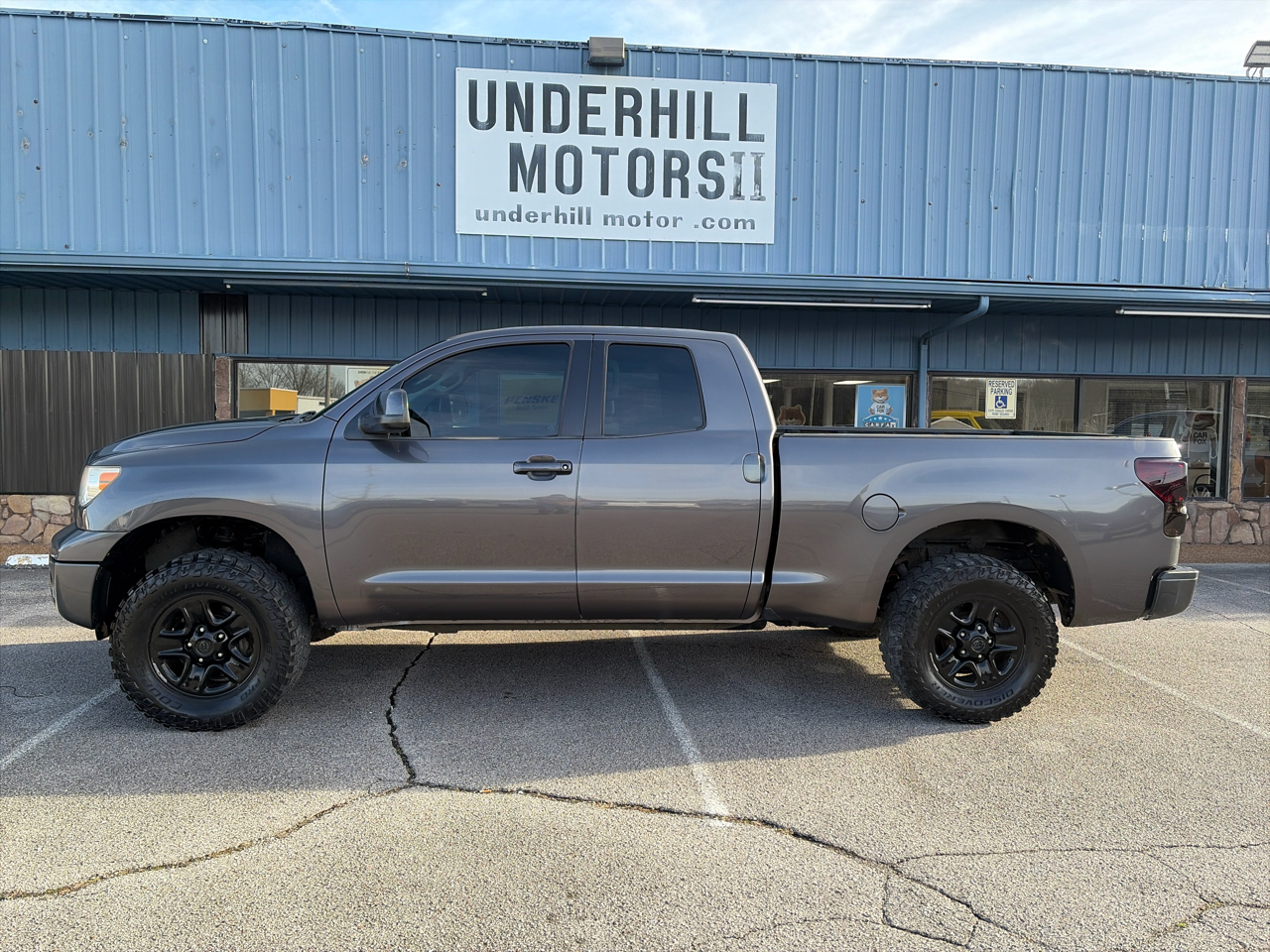 Toyota Tundra 4WD Double 145.7" 4.7L V8 SR5 (Natl 2011