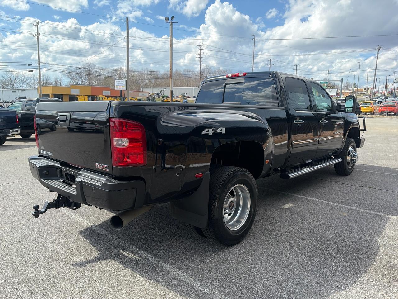 GMC Sierra 3500HD Denali Crew Cab SRW 4WD 2013