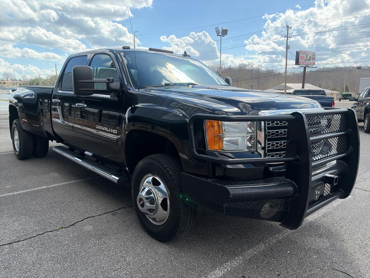 GMC Sierra 3500HD Denali Crew Cab SRW 4WD 2013