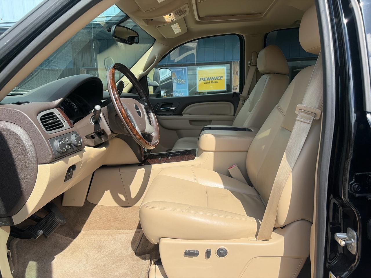 GMC Sierra 3500HD Denali Crew Cab SRW 4WD 2013