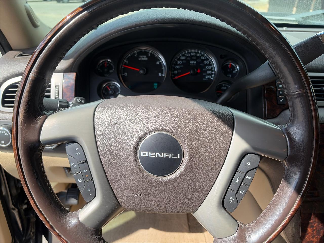GMC Sierra 3500HD Denali Crew Cab SRW 4WD 2013