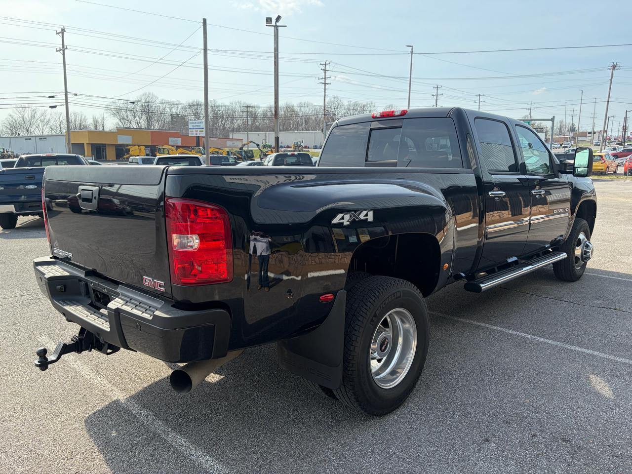 GMC Sierra 3500HD Denali Crew Cab SRW 4WD 2013